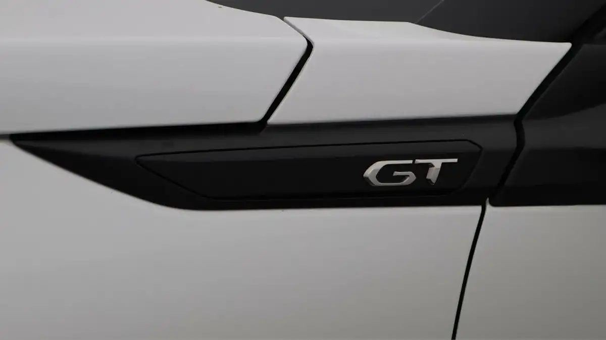 2022-peugeot-2008-suv-12-puretech-gt-big-19