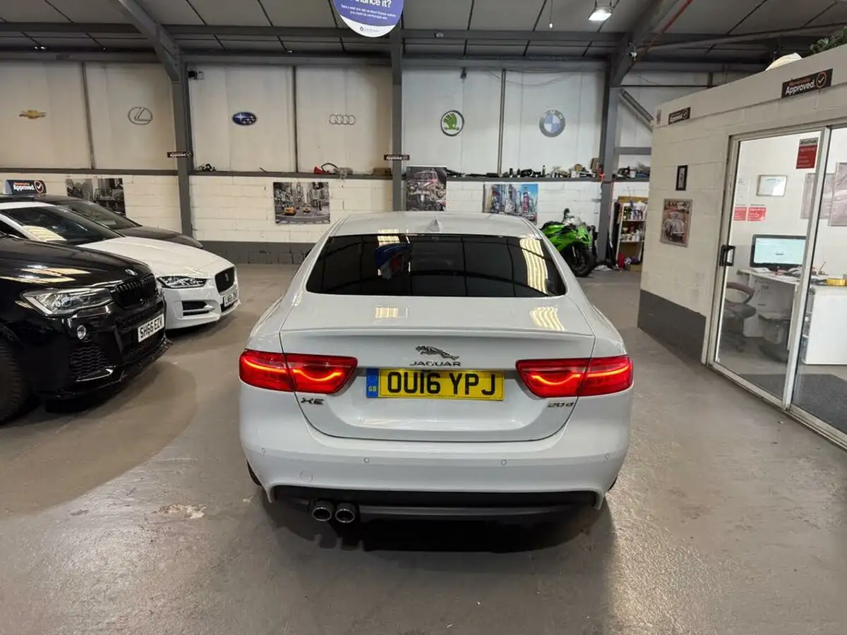 2016-jaguar-xe-20d-r-sport-180ps-auto-big-32