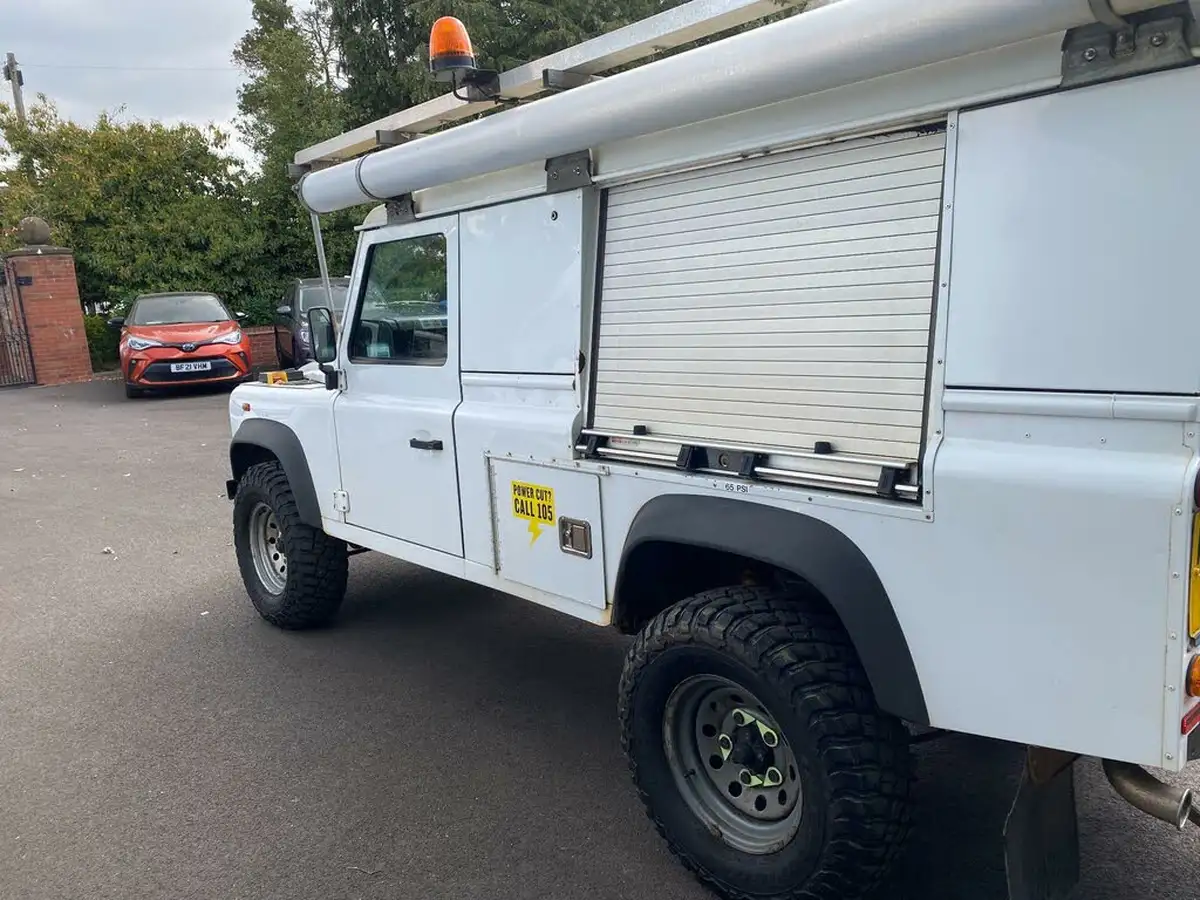 2015-land-rover-110-defender-22td-22i-hard-top-big-2