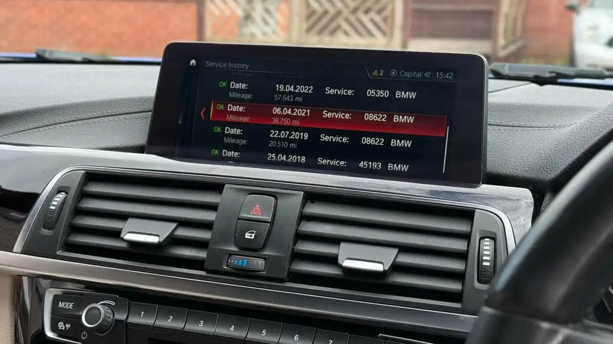2018-bmw-3-series-20-330e-m-sport-shadow-edition-big-39