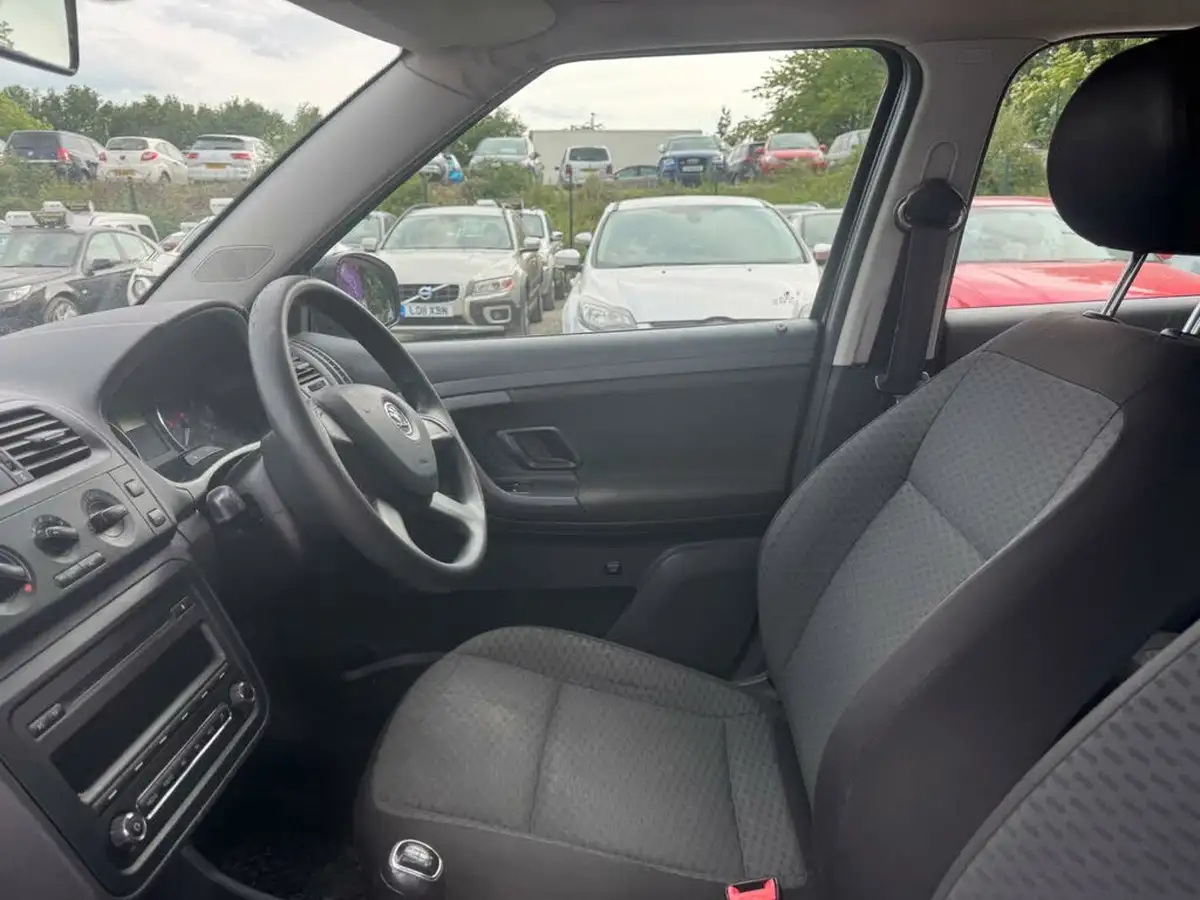 2013-skoda-fabia-16td-se-75ps-hatchback-big-13