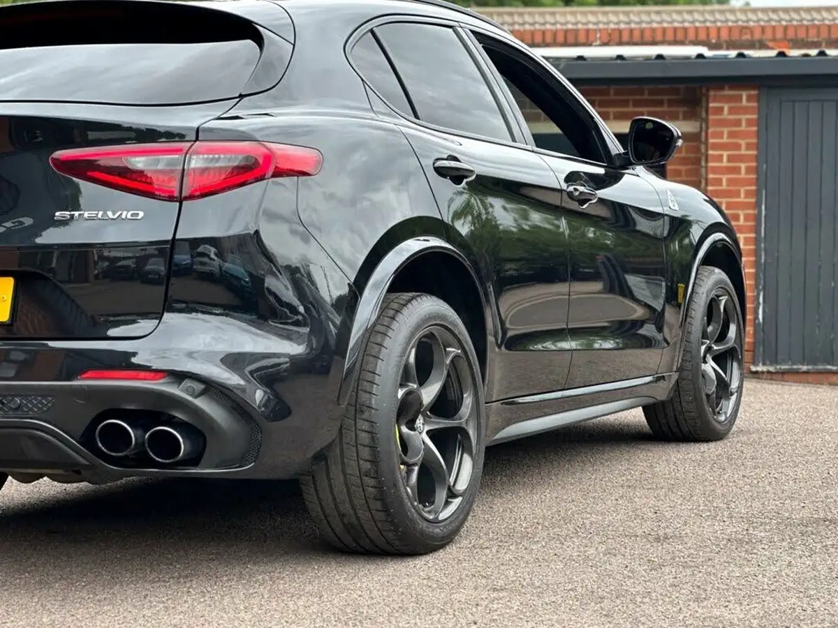 2019-alfa-romeo-stelvio-29-biturbo-quadrifoglio-big-18