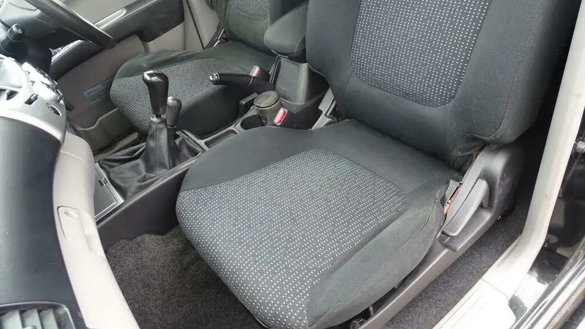 2010-mitsubishi-l200-25td-trojan-big-41