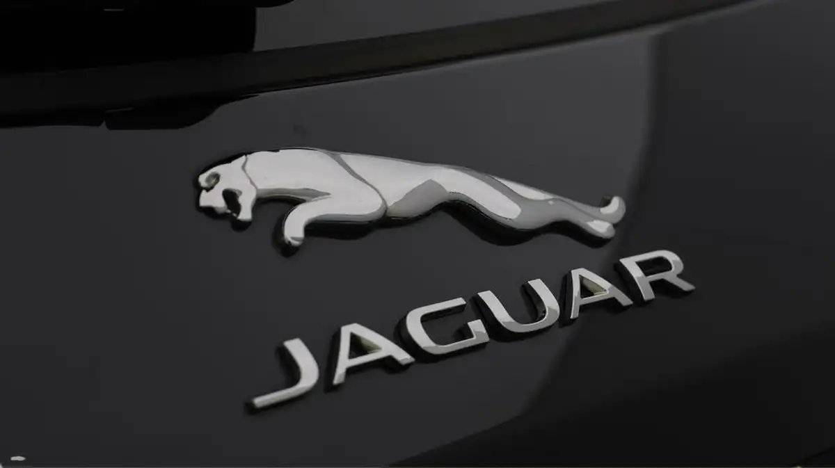 2022-jaguar-f-pace-20-d200-r-dynamic-s-big-19