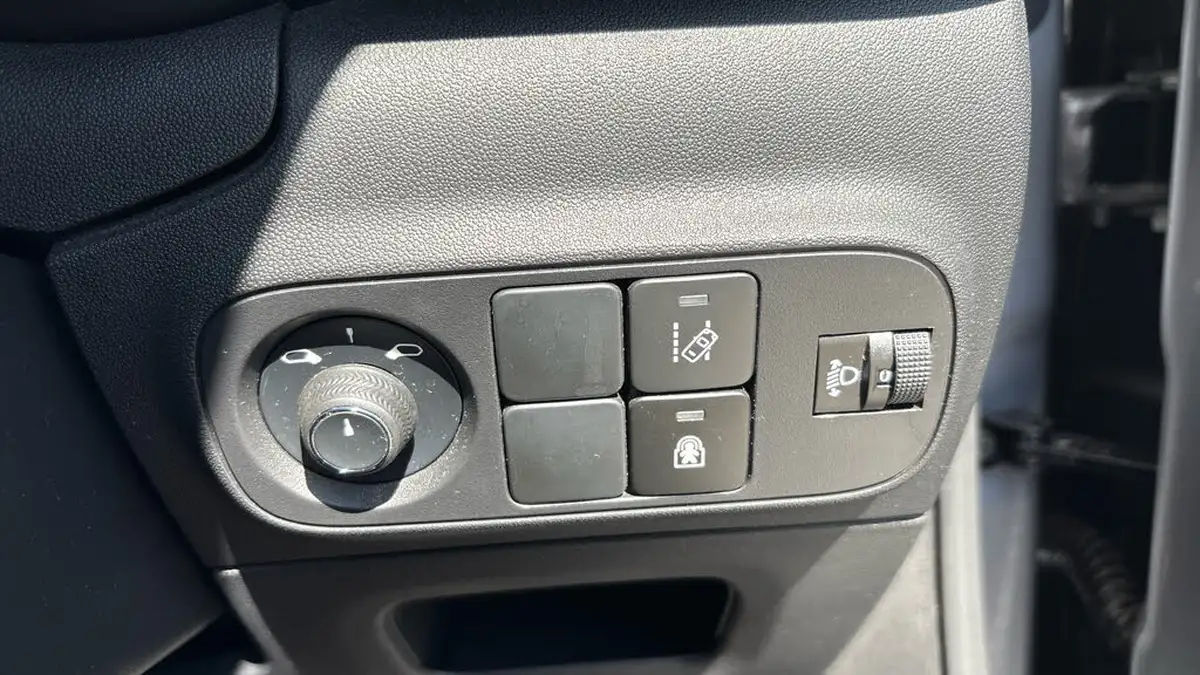 2018-citroen-c3-12-puretech-flair-110ps-ss-eat6-big-29