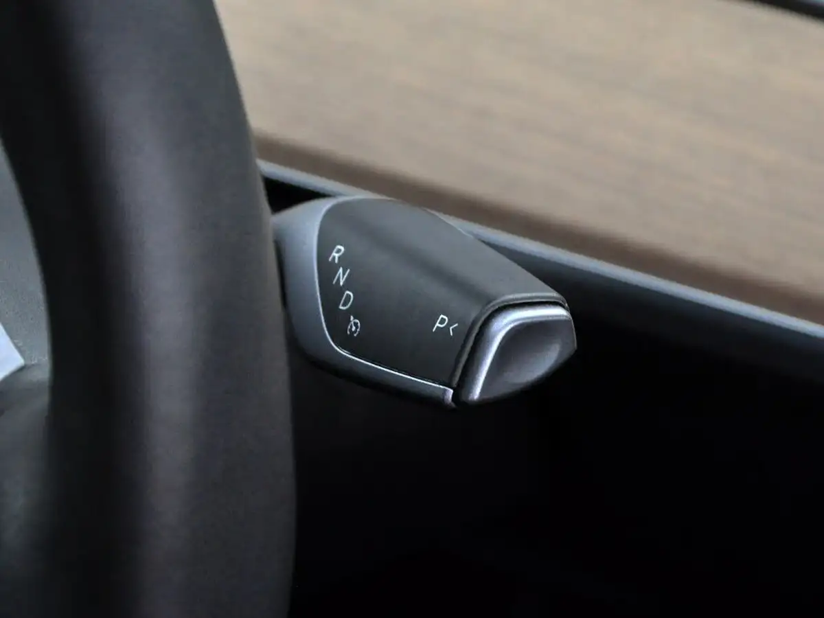 2020-tesla-model-3-e-long-range-big-45