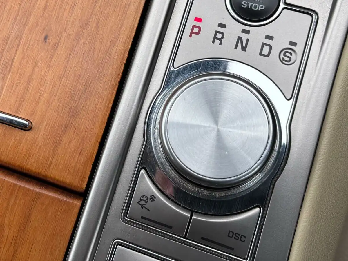 2010-jaguar-xf-30-luxury-big-44