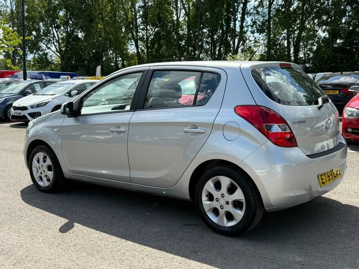 2010-hyundai-i20-14-comfort-5d-big-35