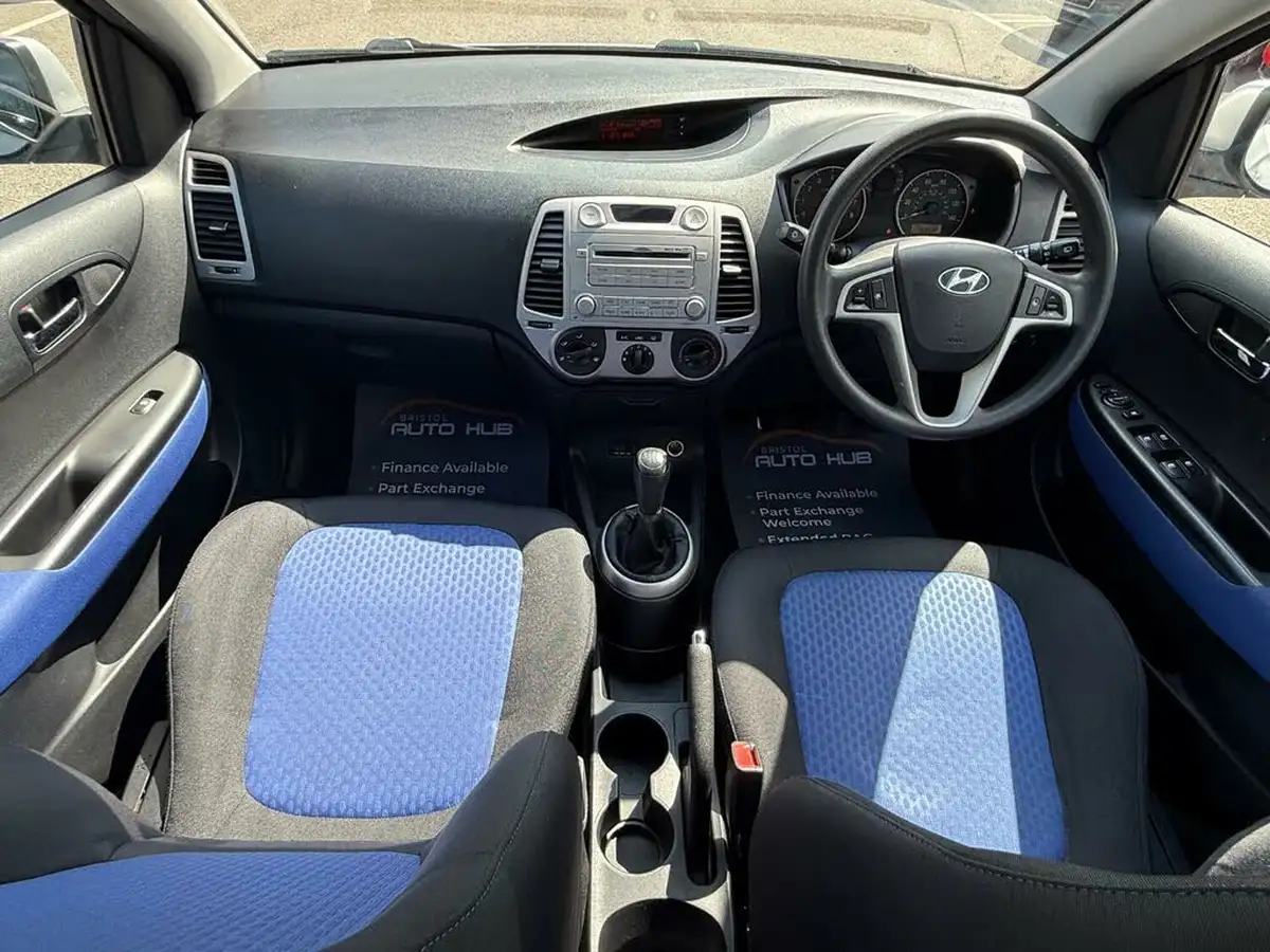 2010-hyundai-i20-14-comfort-5d-big-11