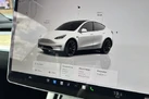 2022-tesla-model-y-e-long-range-small-43