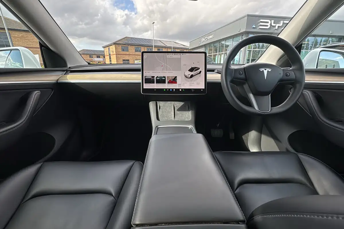 2022-tesla-model-y-e-long-range-big-8
