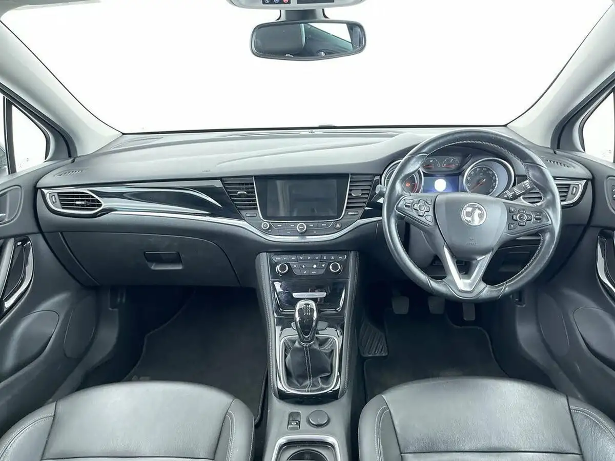 2017-vauxhall-astra-16cdti-biturbo-elite-nav-hatchback-big-7