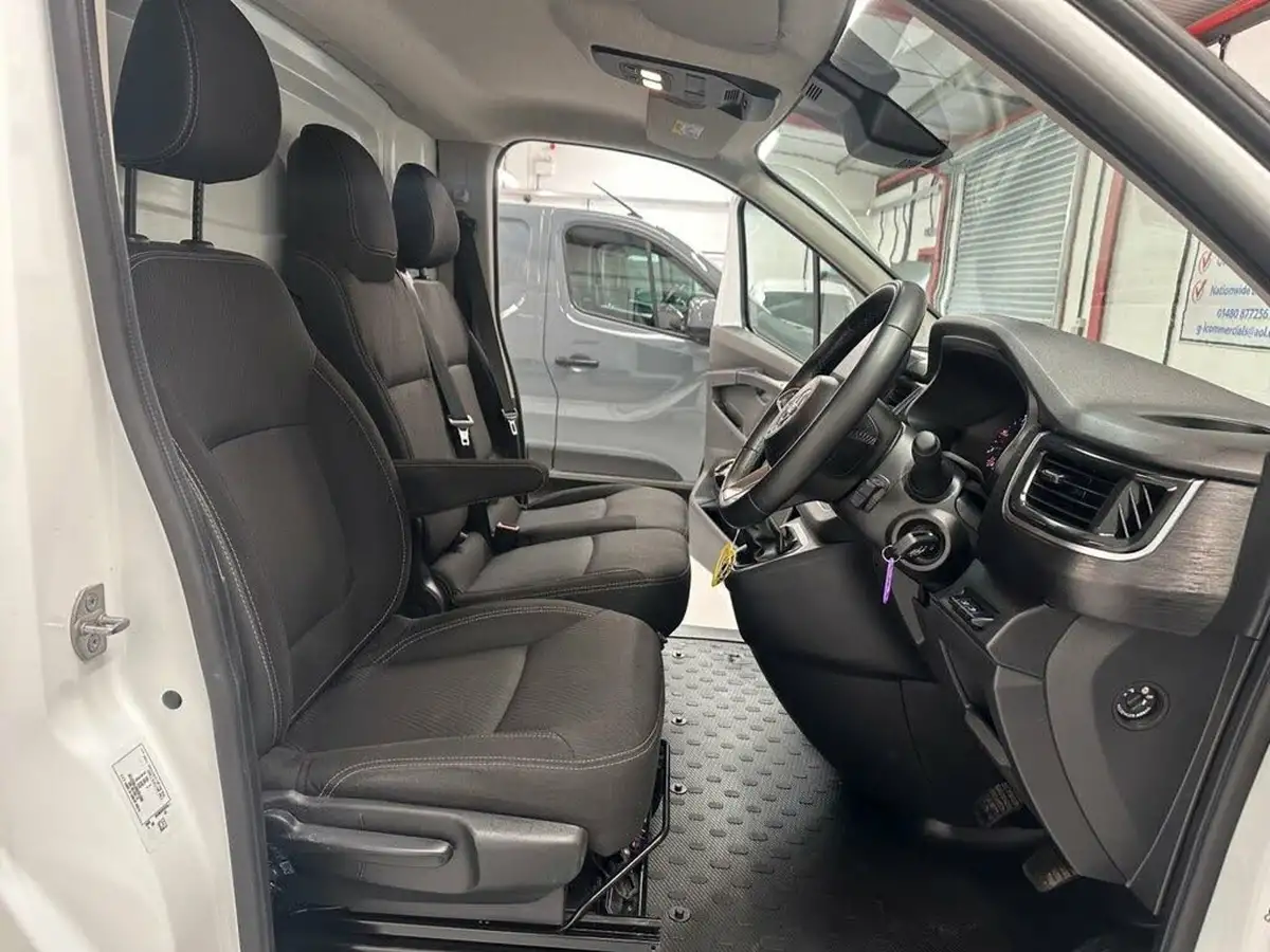 2023-nissan-primastar-20dci-tekna-30-l2h1-130pseu6d-panel-big-12