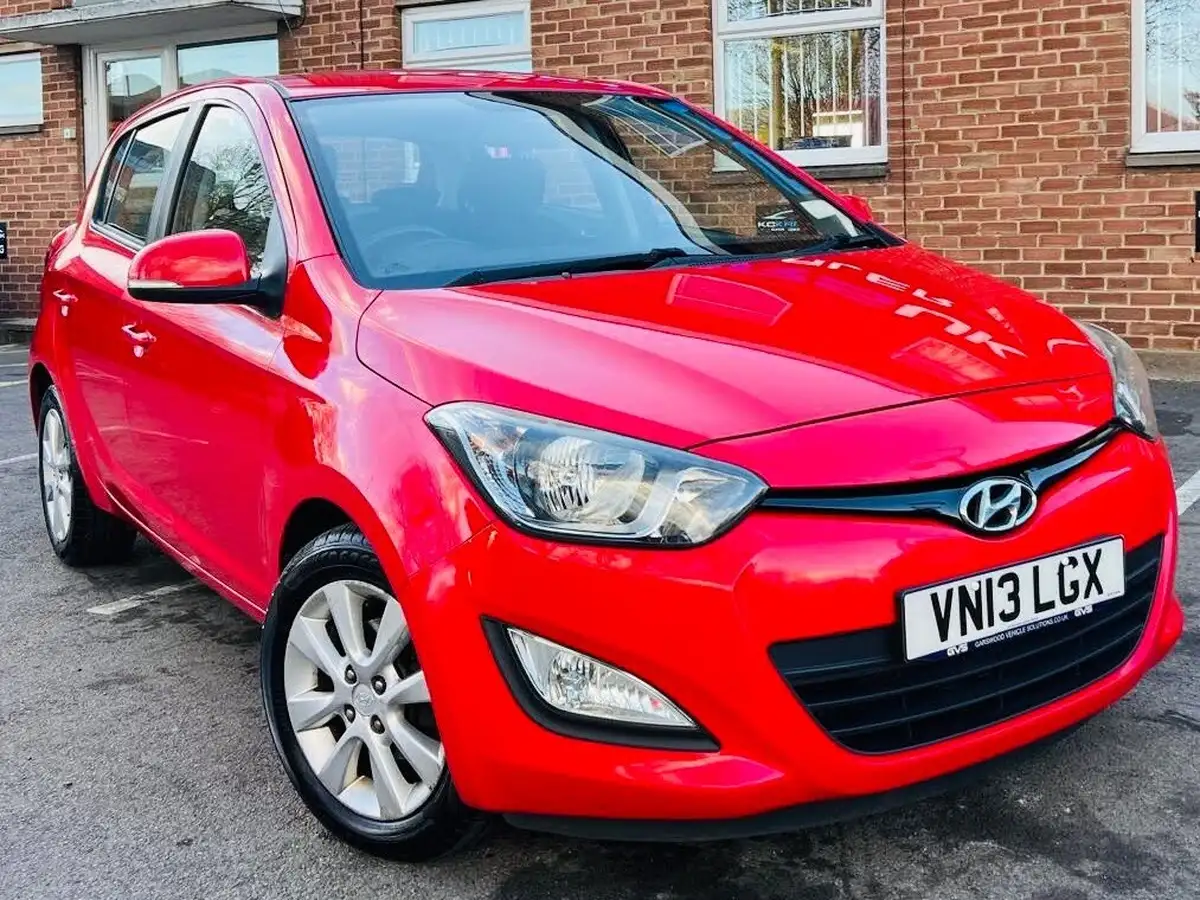 2013-hyundai-i20-12-active-5d-big-0