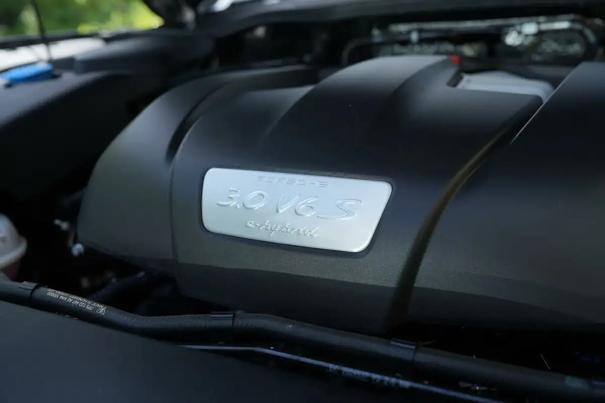 2016-porsche-cayenne-30-s-e-hybrid-big-10