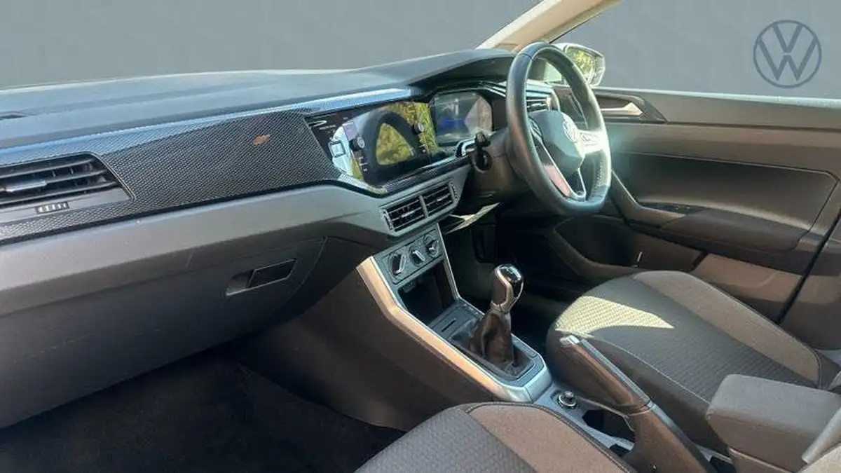2022-volkswagen-polo-10-tsi-life-big-1