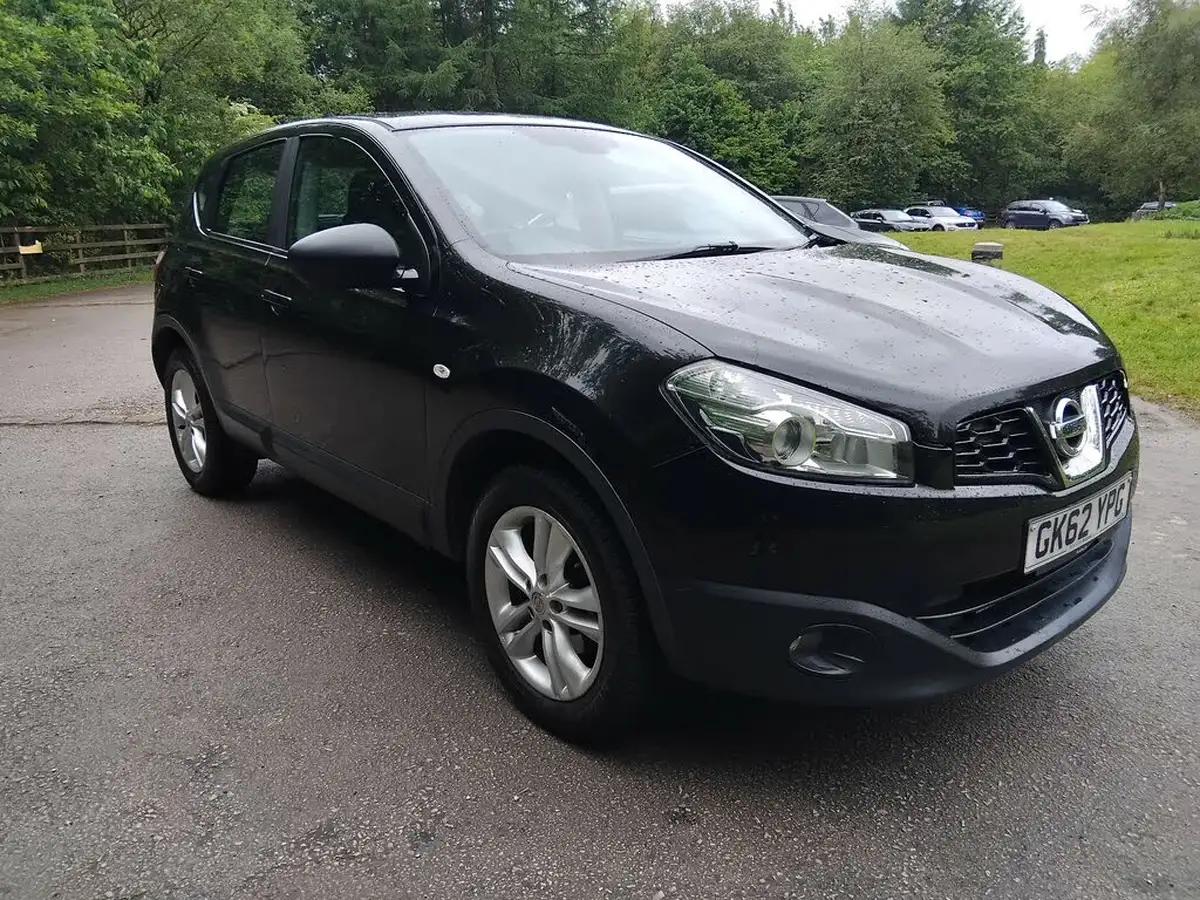 2012-nissan-qashqai-15td-acenta-big-2