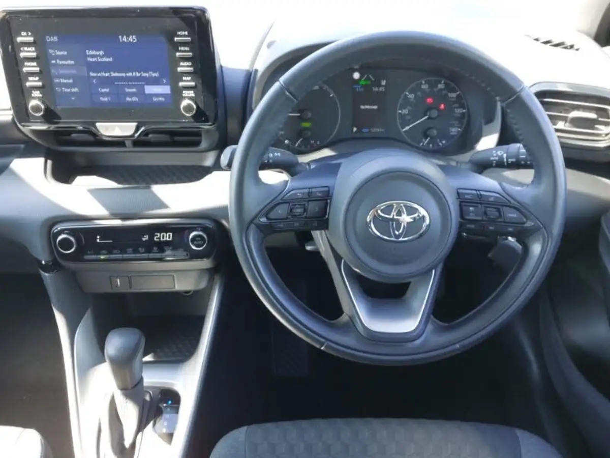 2022-toyota-yaris-15-vvt-i-icon-big-6