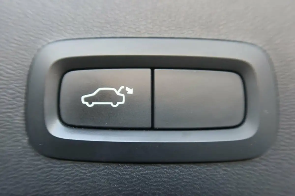 2021-volvo-xc40-20-b4-r-design-pro-197bhp-geartronic-big-9