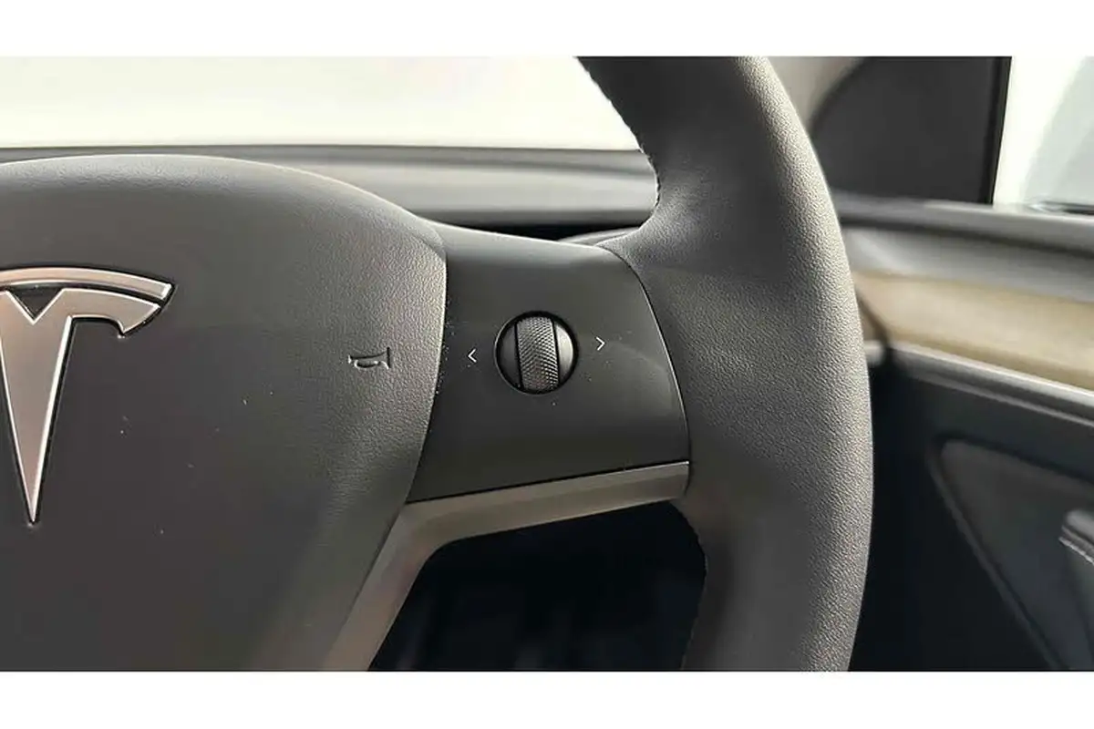 2023-tesla-model-y-e-rwd-big-42