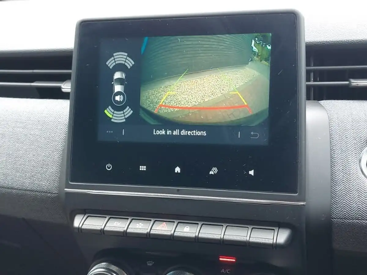 2024-renault-clio-16-techno-big-18