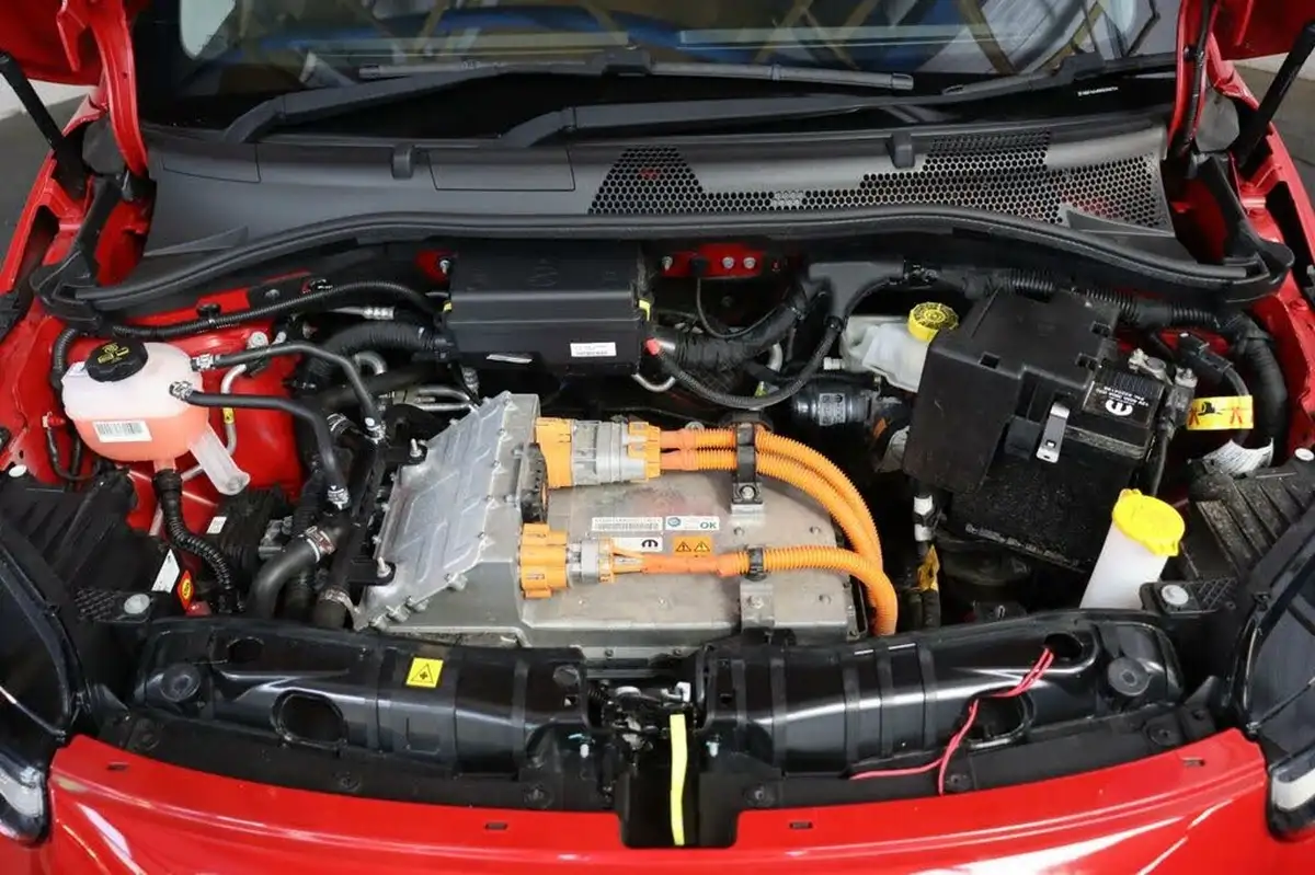 2022-fiat-500-e-red-117bhp-big-13