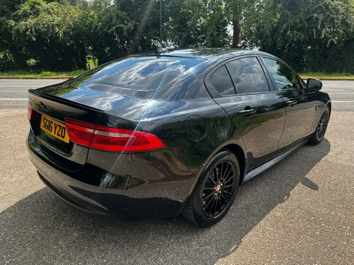2016-jaguar-xe-20d-r-sport-163ps-auto-big-15