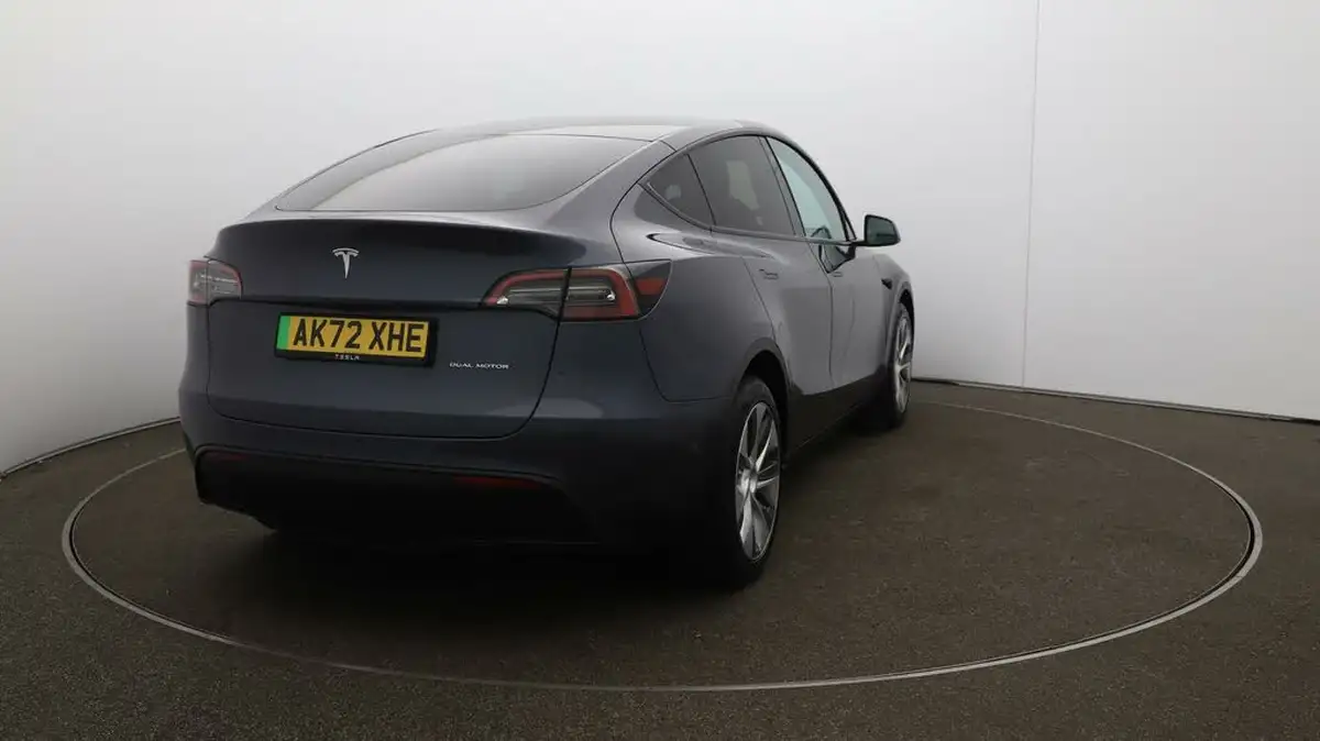 2022-tesla-model-y-e-long-range-big-53