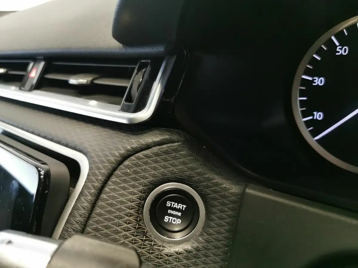 2022-land-rover-range-rover-velar-20-d200-velar-big-31