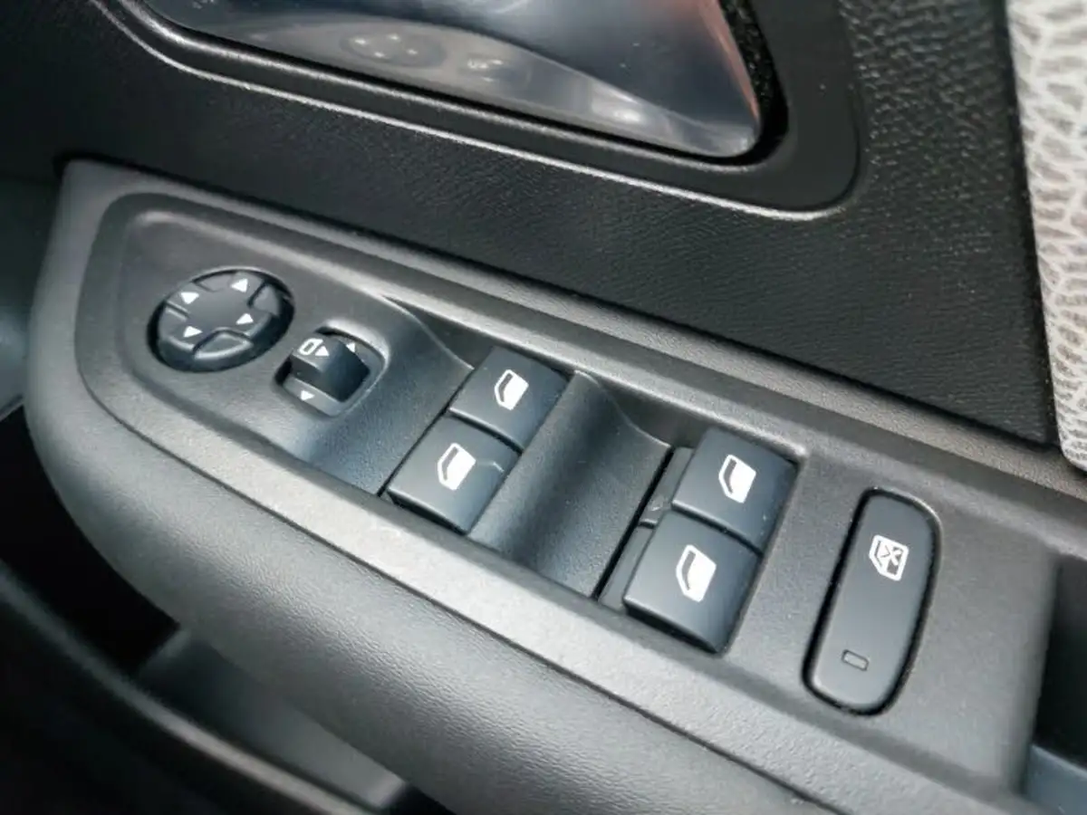 2022-citroen-c4-12-puretech-shine-130ps-big-17