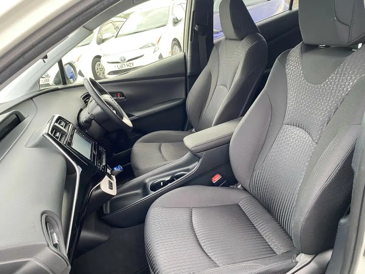 2017-toyota-prius-big-20