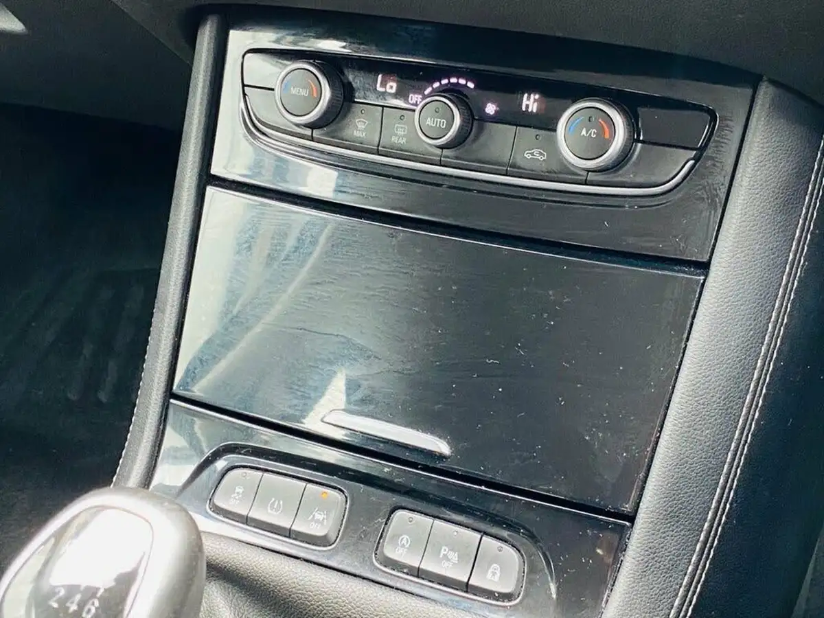 2019-vauxhall-grandland-x-15td-tech-line-nav-big-28