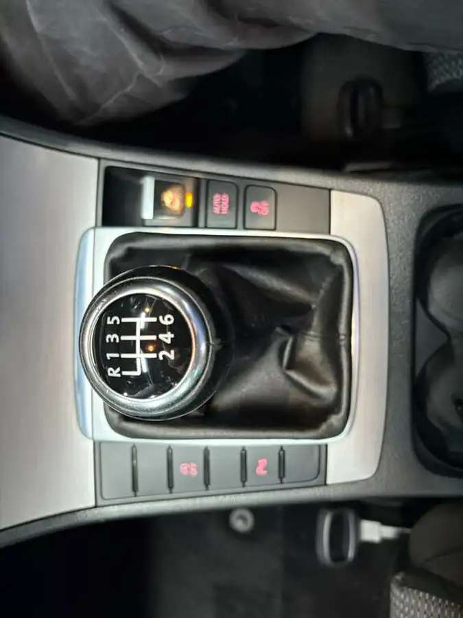 2011-volkswagen-passat-20td-sport-170ps-saloon-4d-big-16