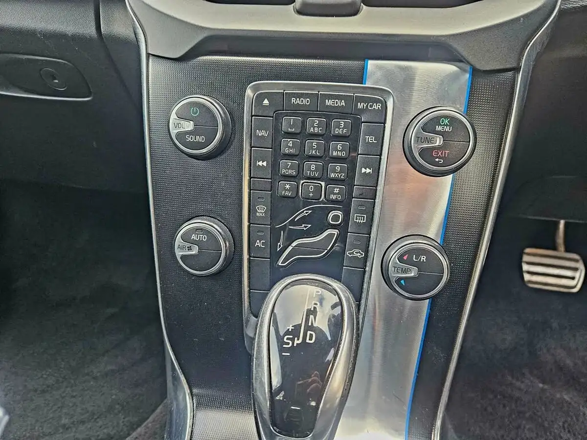 2013-volvo-v40-16td-d2-r-design-nav-powershift-big-12