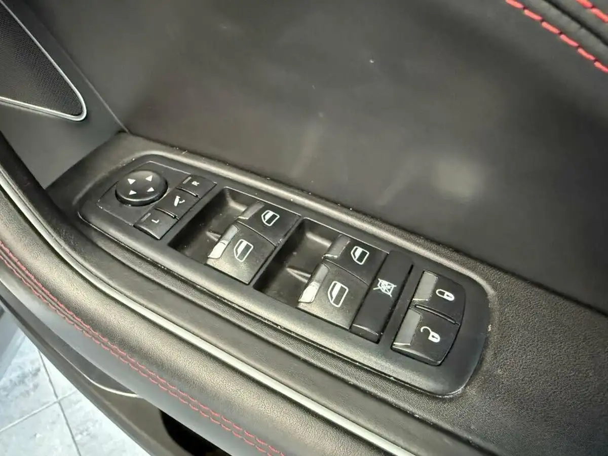 2017-maserati-levante-big-61