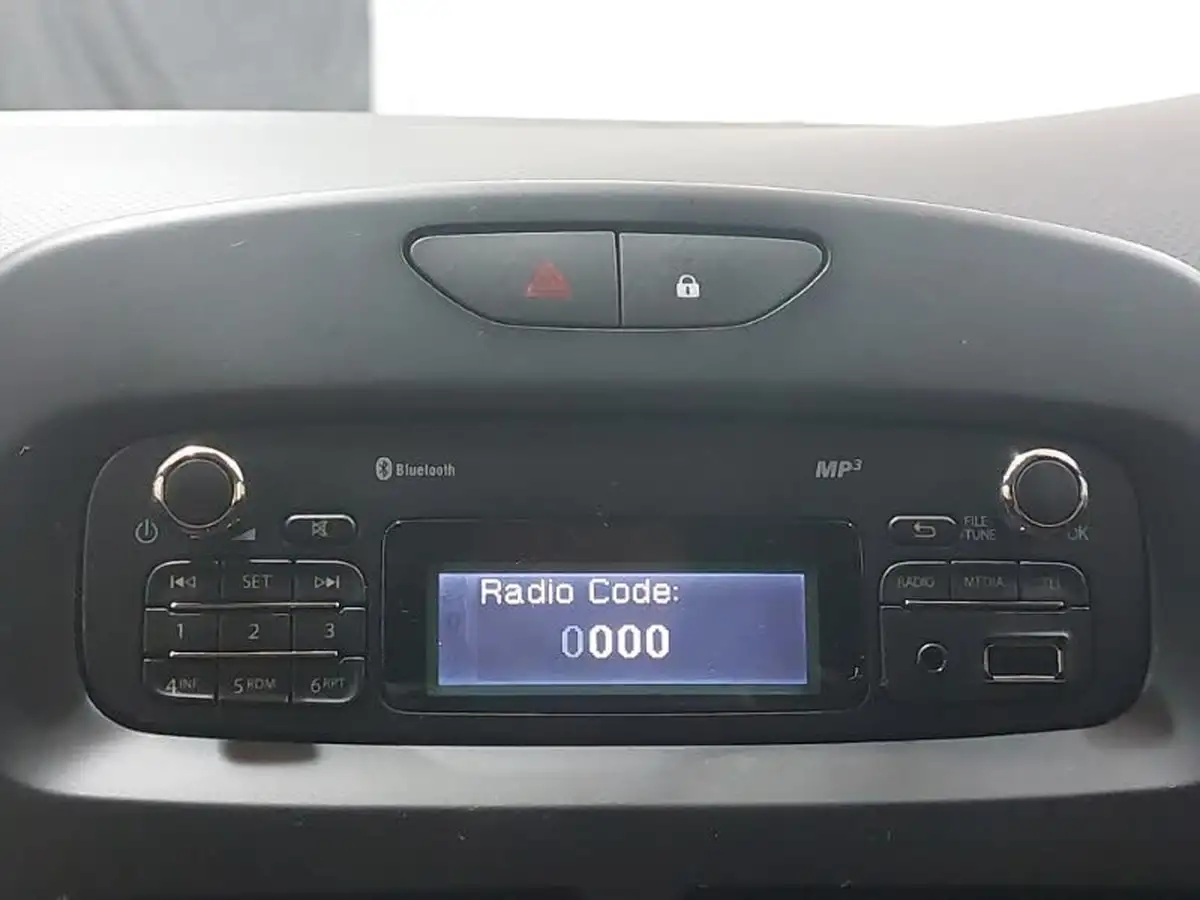 2016-renault-clio-12-play-big-9