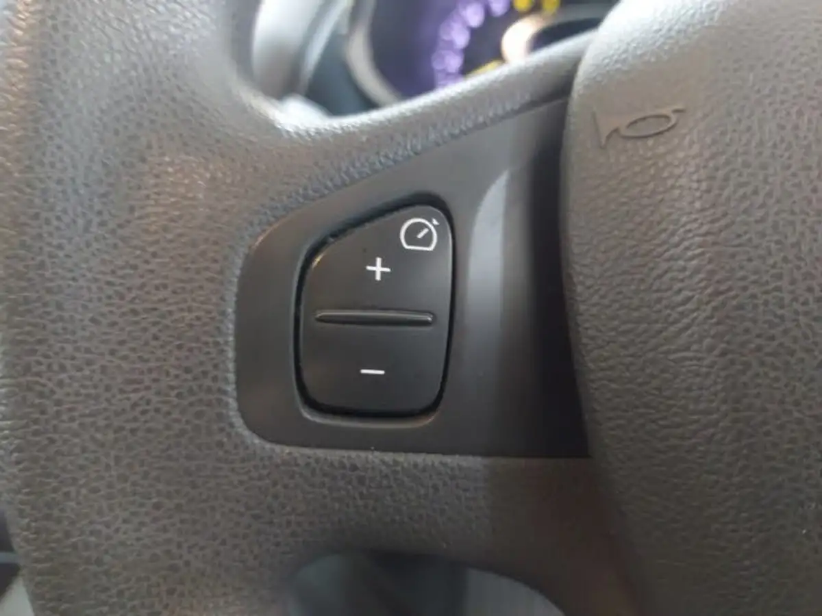 2016-renault-clio-12-play-big-13
