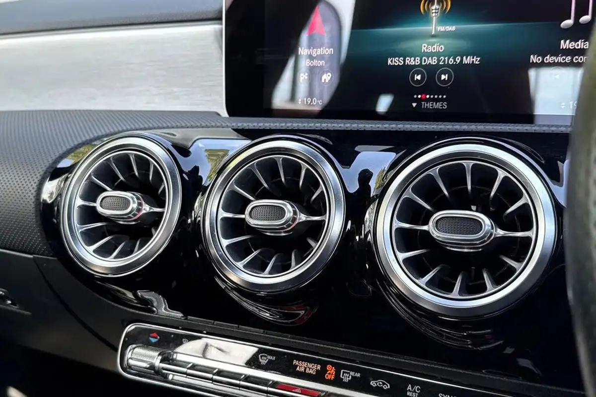 2018-mercedes-benz-a-class-13-a200-amg-line-premiumss-hatchback-5d-7g-dct-big-40