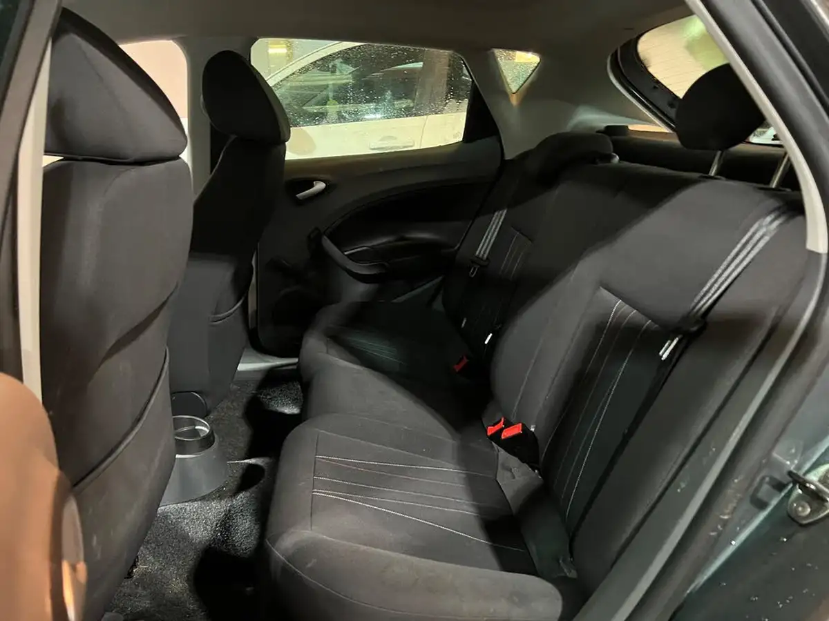 2012-seat-ibiza-12-se-copa-tsi-hatchback-big-11