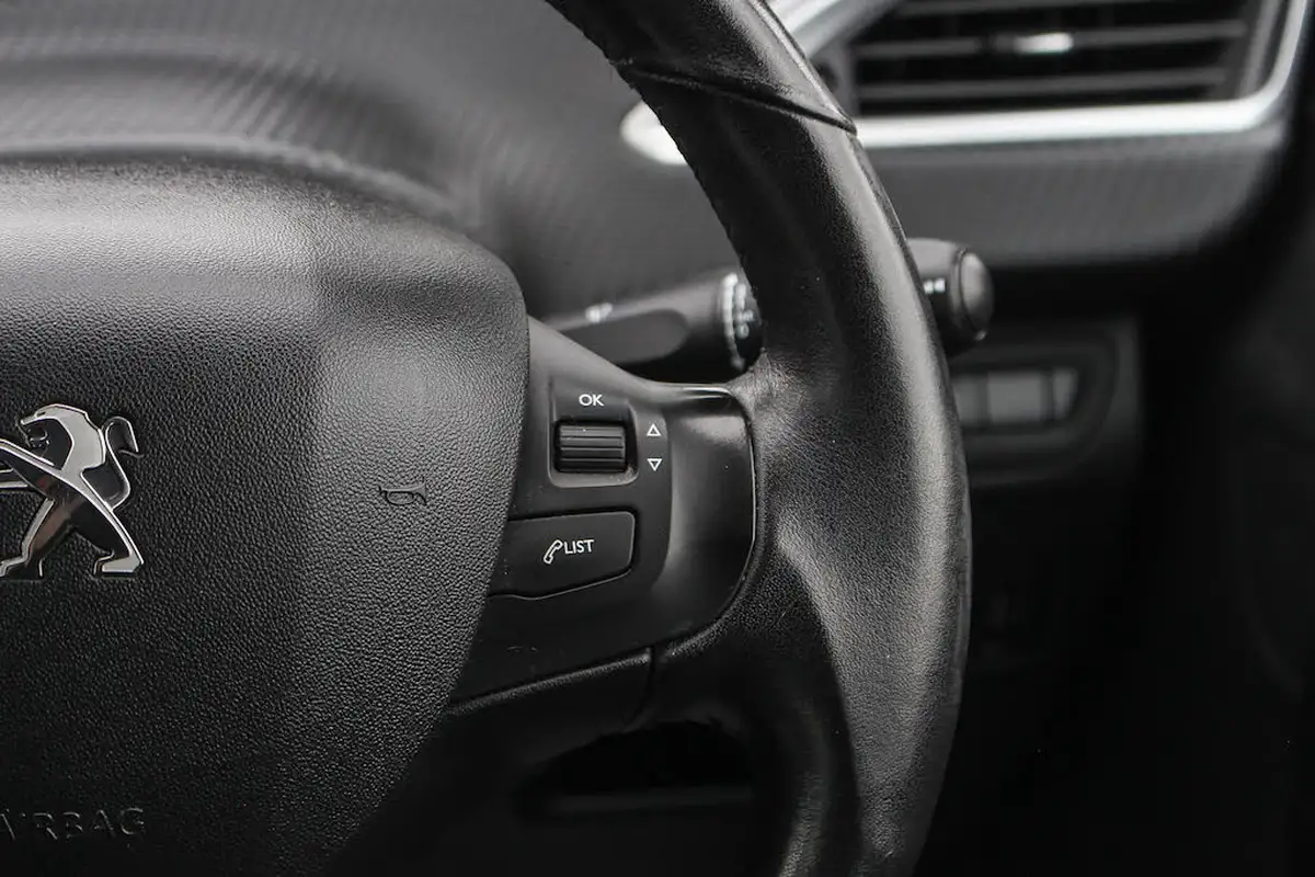 2016-peugeot-208-12-puretech-active-82bhp-5d-big-28