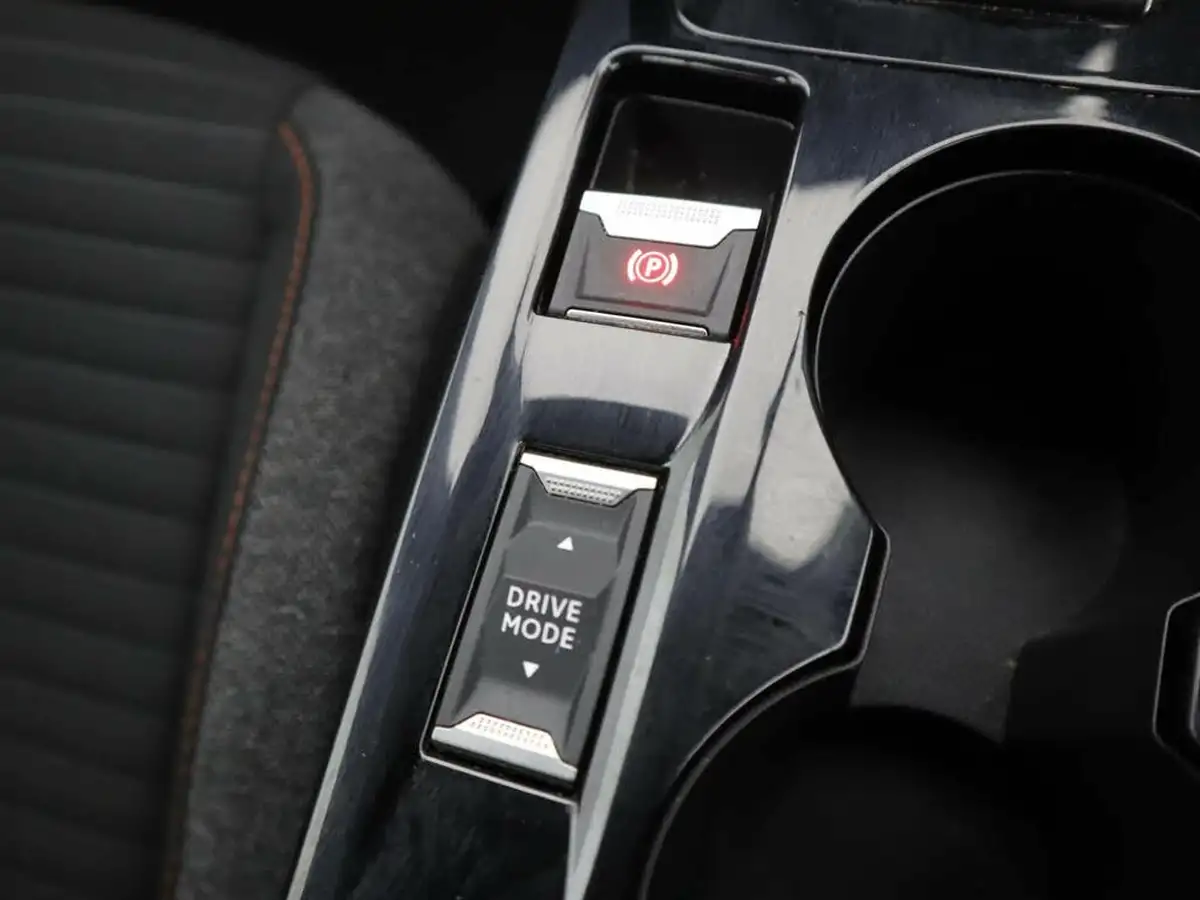2022-peugeot-208-12-puretech-active-premium-100bhp-eat8-big-30