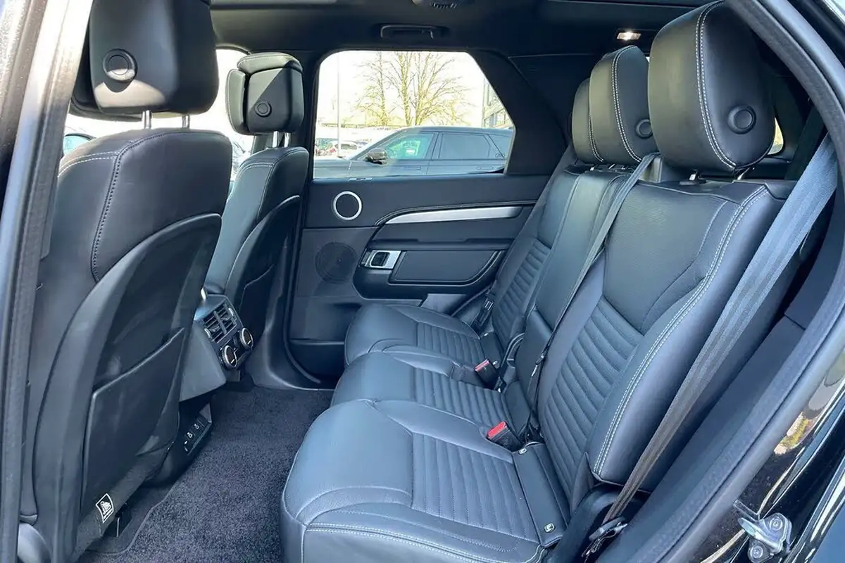 2024-land-rover-discovery-30-d350-dynamic-hse-big-54