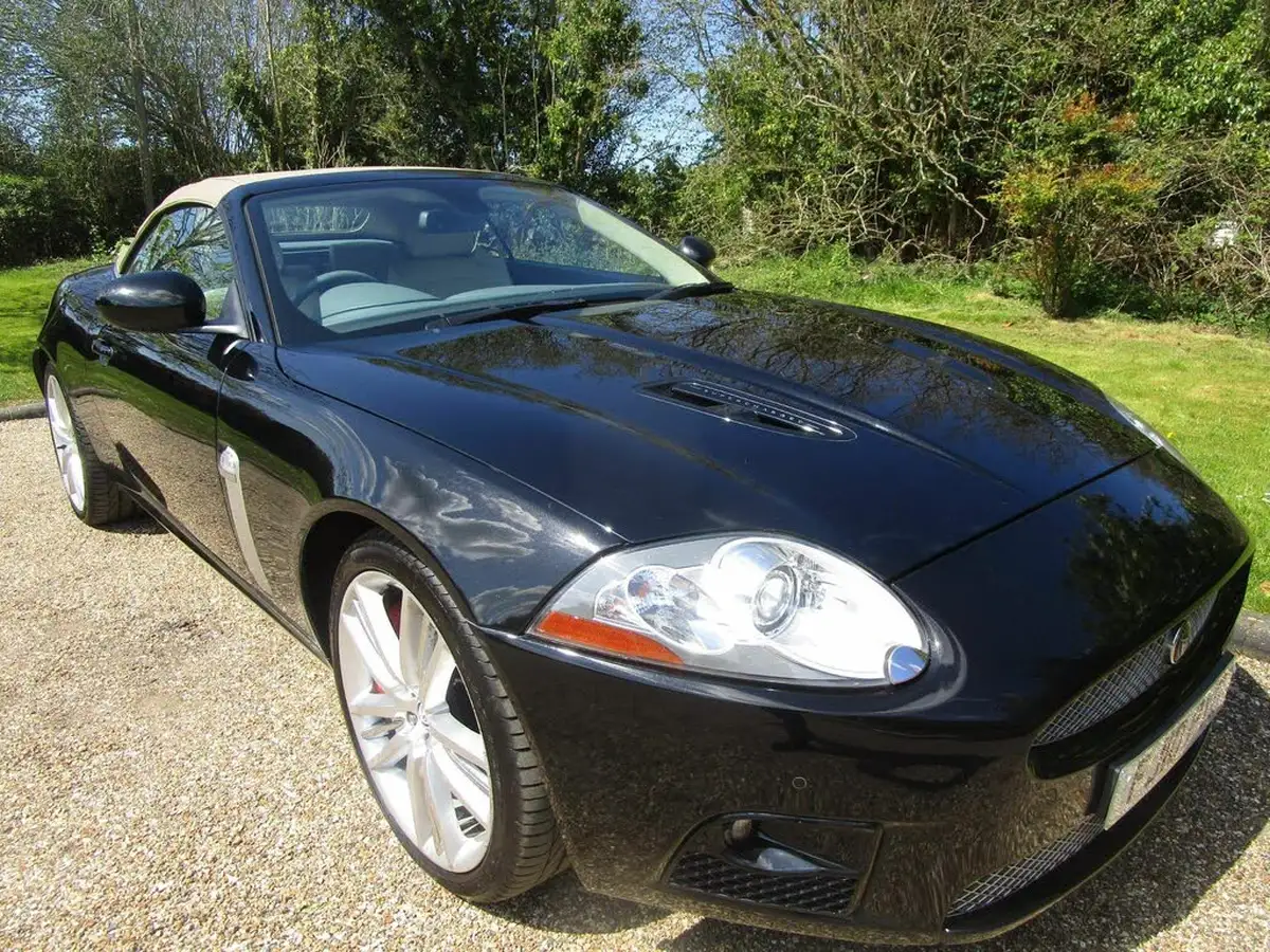 2010-jaguar-xkr-big-2