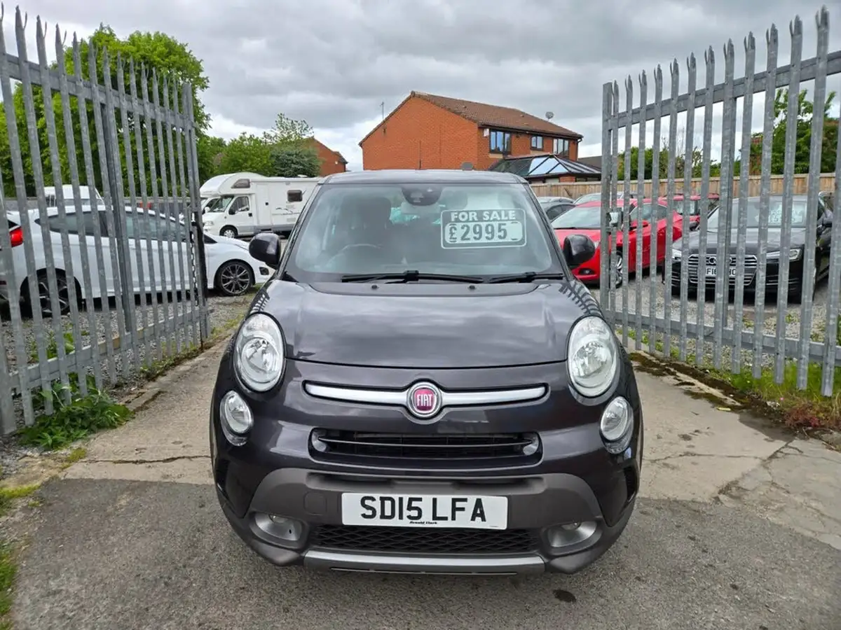 2015-fiat-500l-14-trekking-95bhp-big-2