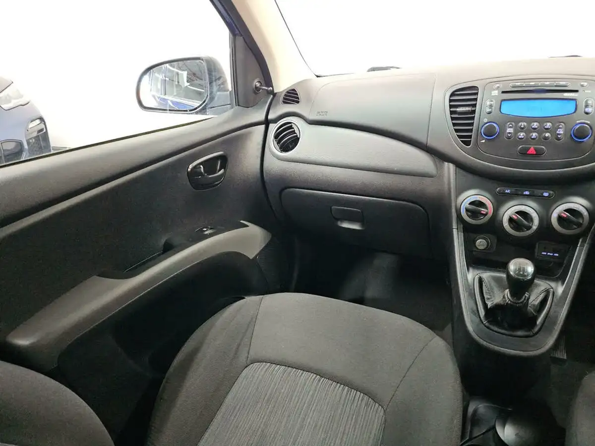 2012-hyundai-i10-12-classic-85bhp-big-23