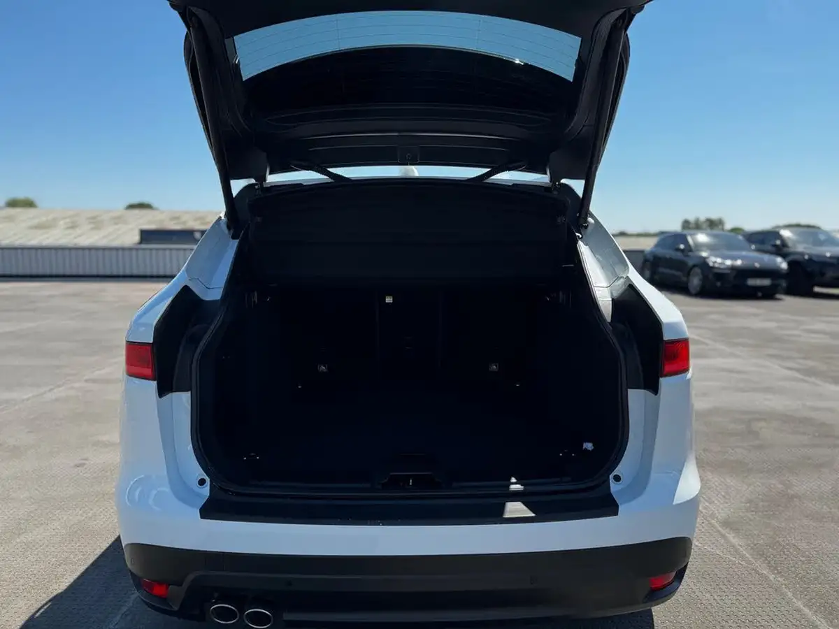 2017-jaguar-f-pace-20-i4d-prestige-180ps-awd-auto-big-14
