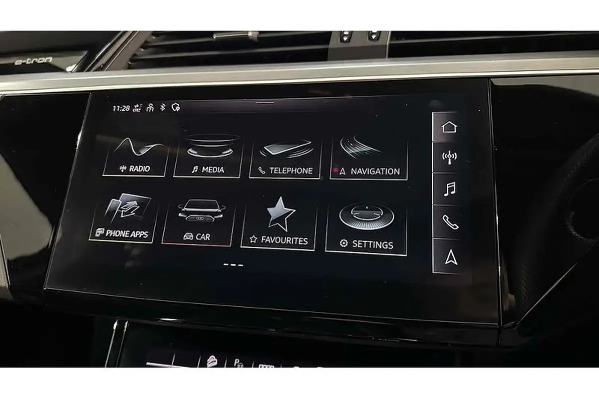 2022-audi-e-tron-50e-black-edition-station-wagon-big-49