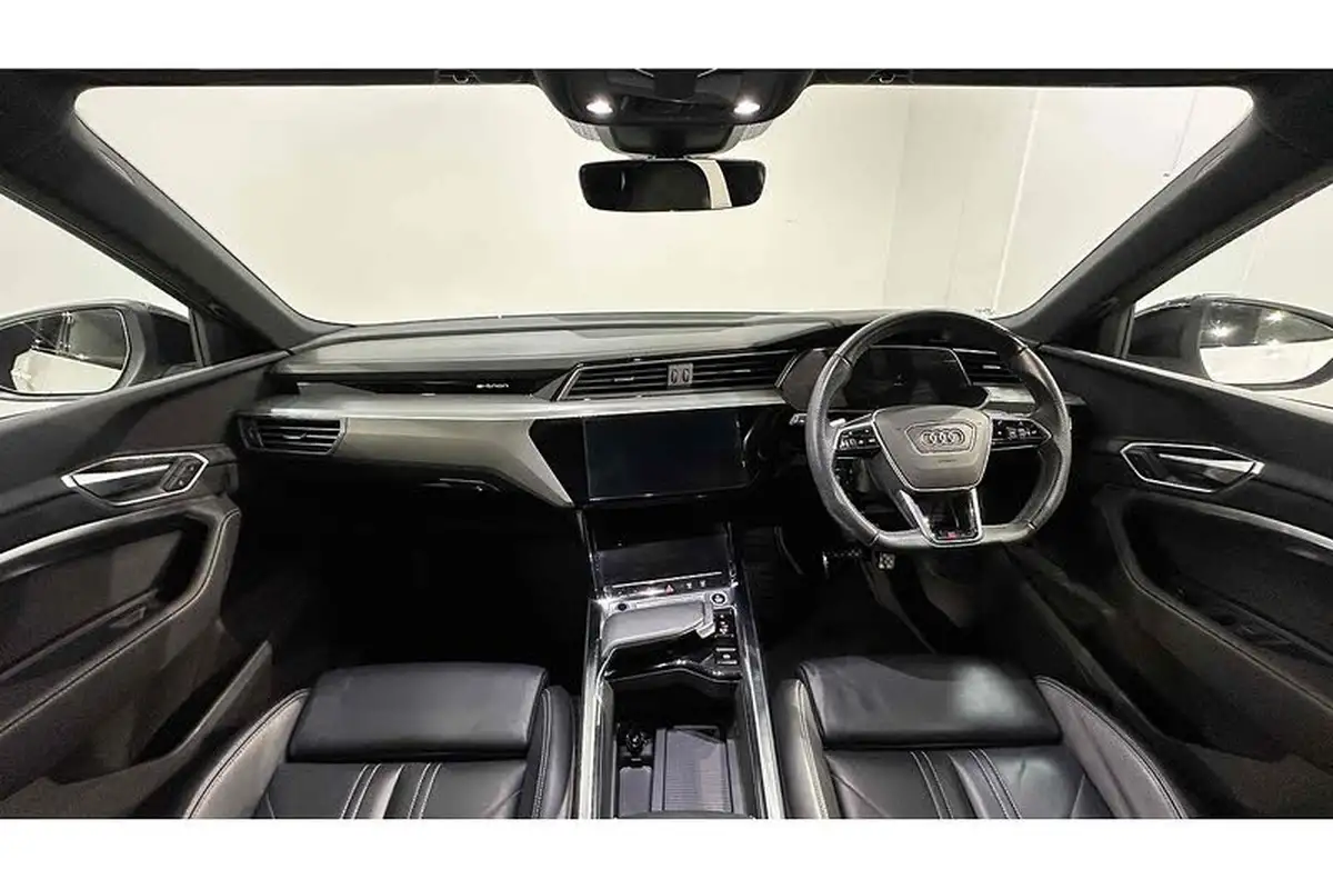 2022-audi-e-tron-50e-black-edition-station-wagon-big-1