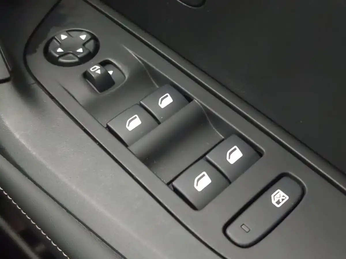 2024-peugeot-2008-suv-12-puretech-allure-130ps-big-16