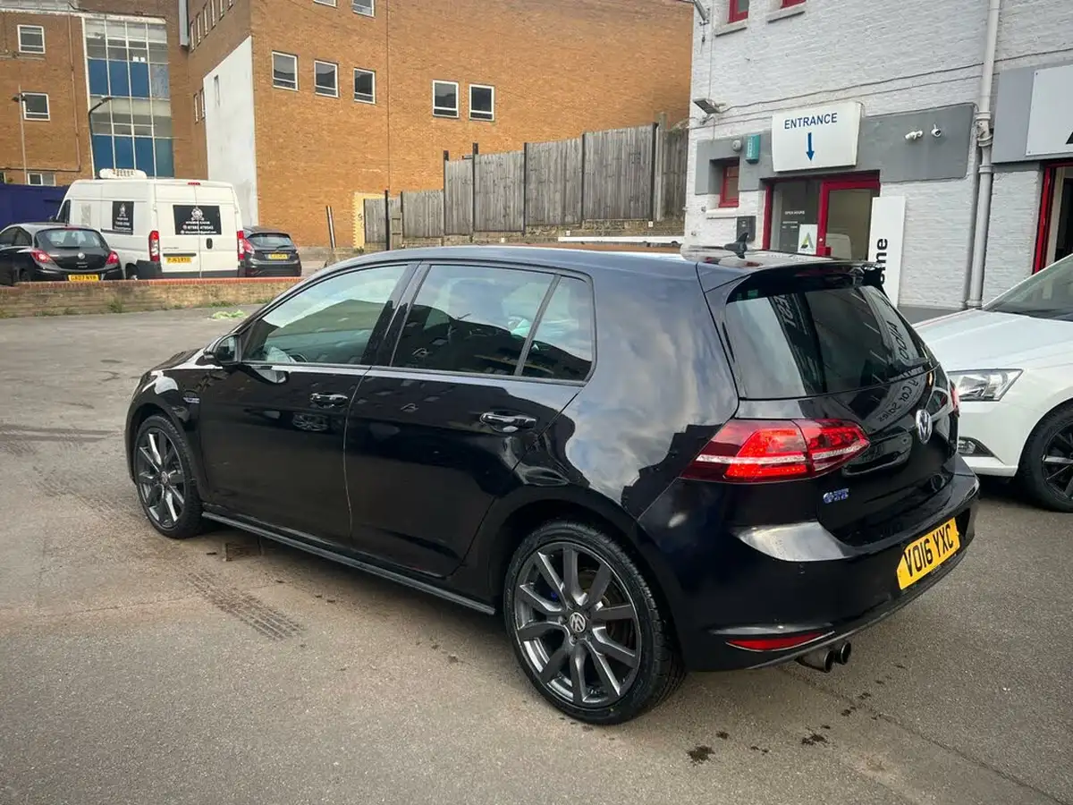 2016-volkswagen-golf-14-tsi-gte-nav-big-4